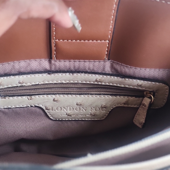 London Fog Cream and Brown Crossbody Bag with Textured Design - Picture 6 of 13